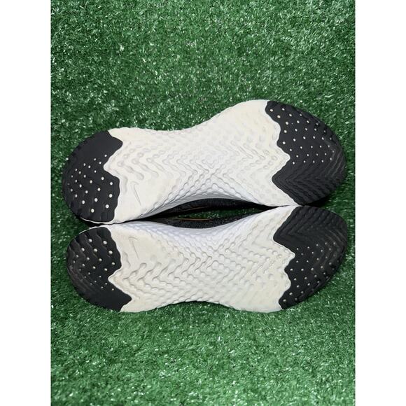 Nike Womens Epic React Flyknit Black Gold Athletic Sneaker Running Shoe Size 8.5 - Picture 8 of 9